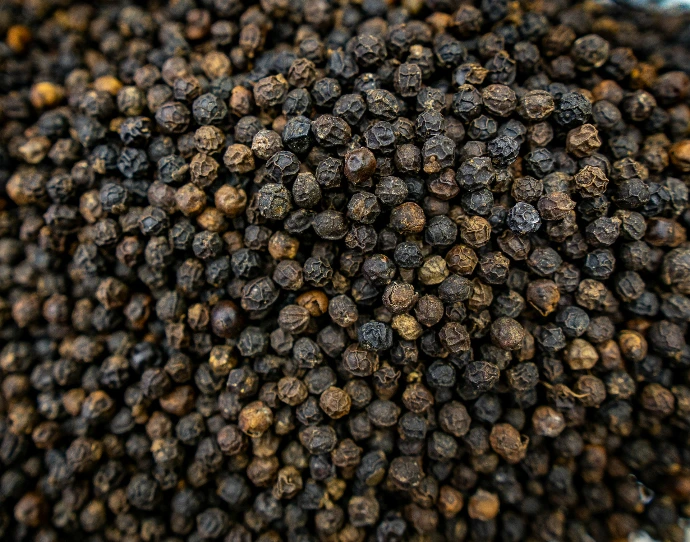 Black pepper whole