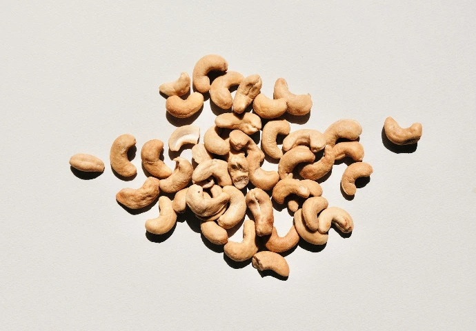 Cashew kernels WW320